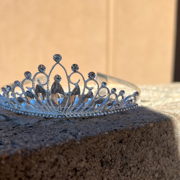 Sparkly Tiara - Picture 4 of 4